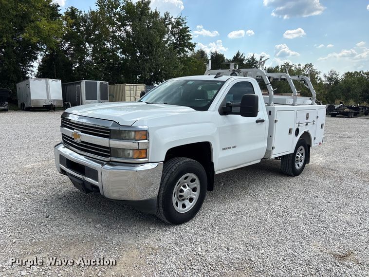 2015 Chevrolet Silverado 3500HD utility bed pickup truck