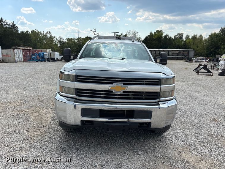 image for item ER3367 2015 Chevrolet Silverado 3500HD utility bed pickup truck