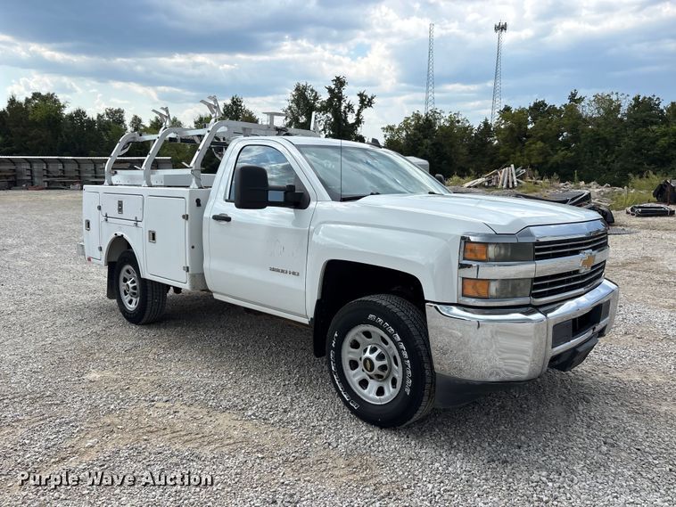 image for item ER3367 2015 Chevrolet Silverado 3500HD utility bed pickup truck