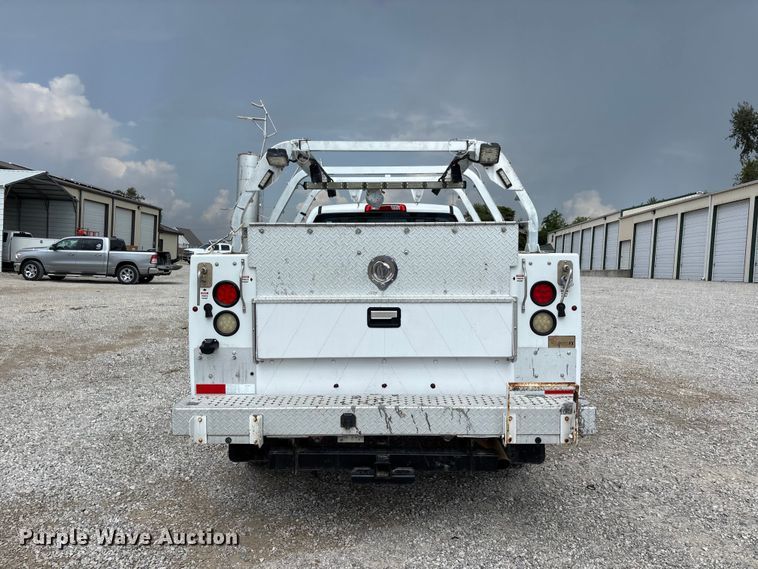 image for item ER3367 2015 Chevrolet Silverado 3500HD utility bed pickup truck