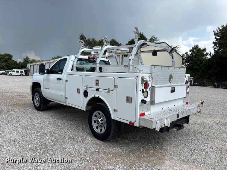 image for item ER3367 2015 Chevrolet Silverado 3500HD utility bed pickup truck