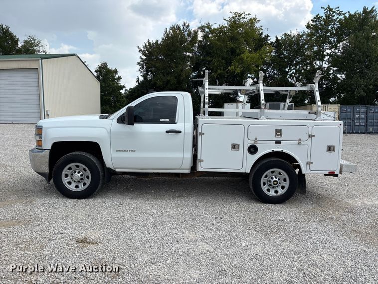 image for item ER3367 2015 Chevrolet Silverado 3500HD utility bed pickup truck