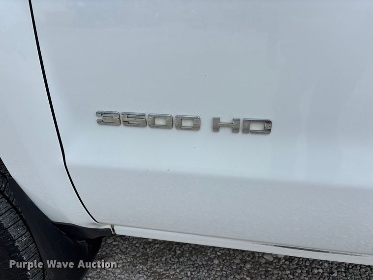 image for item ER3367 2015 Chevrolet Silverado 3500HD utility bed pickup truck