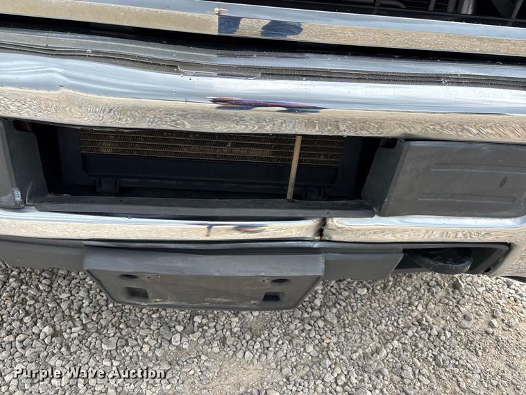 image for item ER3367 2015 Chevrolet Silverado 3500HD utility bed pickup truck