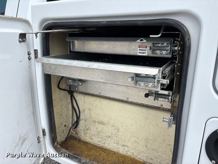image for item ER3367 2015 Chevrolet Silverado 3500HD utility bed pickup truck