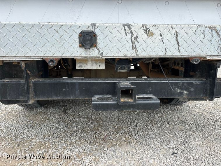 image for item ER3367 2015 Chevrolet Silverado 3500HD utility bed pickup truck