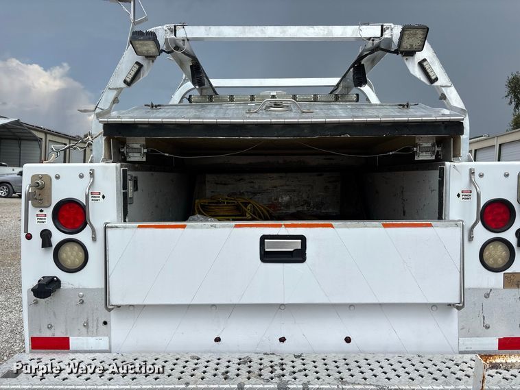 image for item ER3367 2015 Chevrolet Silverado 3500HD utility bed pickup truck