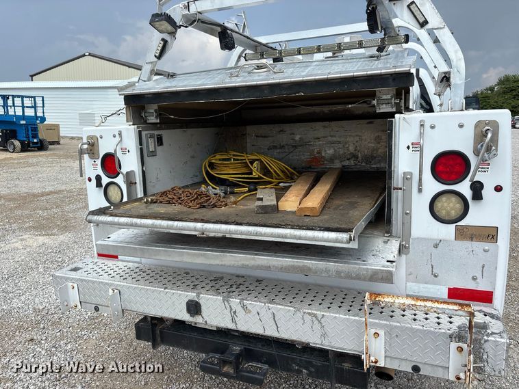 image for item ER3367 2015 Chevrolet Silverado 3500HD utility bed pickup truck
