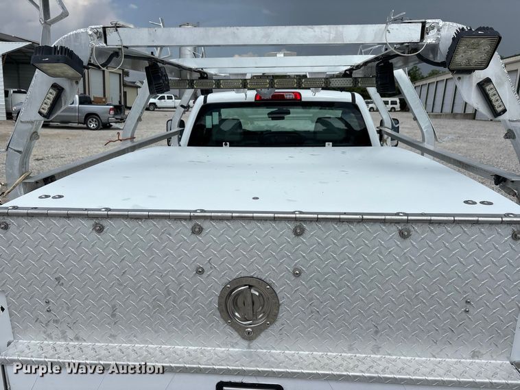 image for item ER3367 2015 Chevrolet Silverado 3500HD utility bed pickup truck