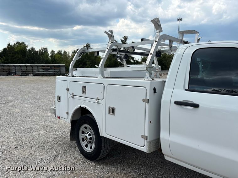 image for item ER3367 2015 Chevrolet Silverado 3500HD utility bed pickup truck