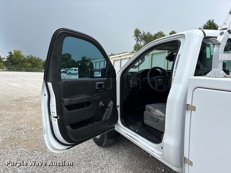 image for item ER3367 2015 Chevrolet Silverado 3500HD utility bed pickup truck