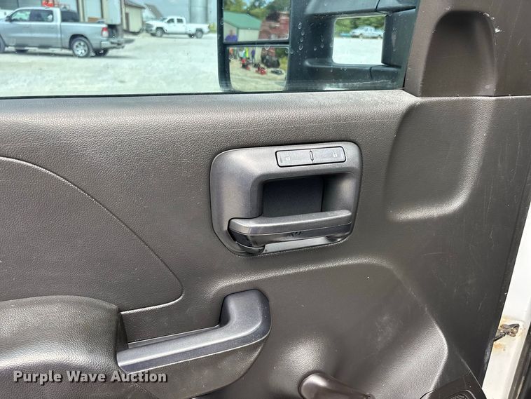 image for item ER3367 2015 Chevrolet Silverado 3500HD utility bed pickup truck