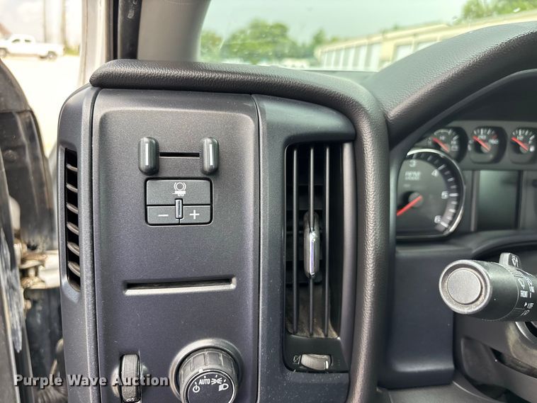 image for item ER3367 2015 Chevrolet Silverado 3500HD utility bed pickup truck