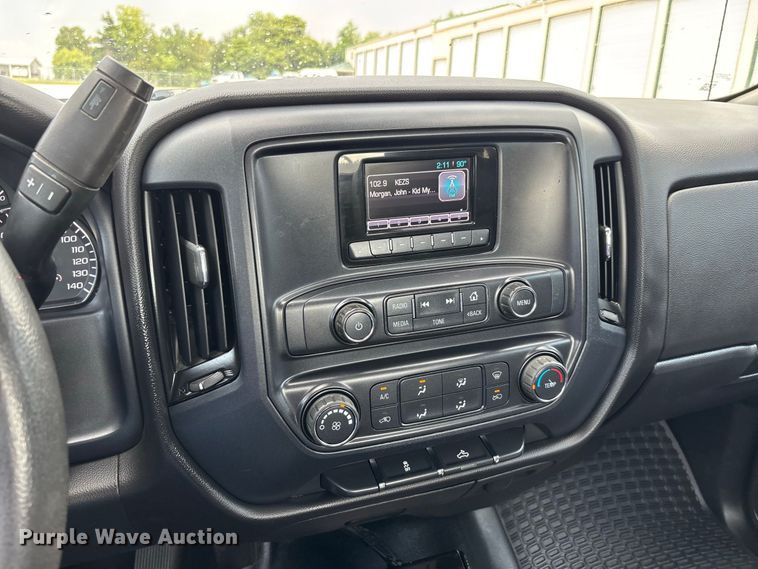 image for item ER3367 2015 Chevrolet Silverado 3500HD utility bed pickup truck