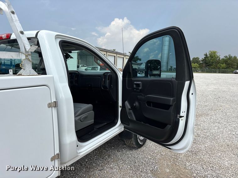 image for item ER3367 2015 Chevrolet Silverado 3500HD utility bed pickup truck