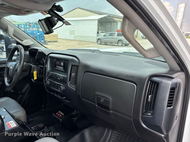 image for item ER3367 2015 Chevrolet Silverado 3500HD utility bed pickup truck
