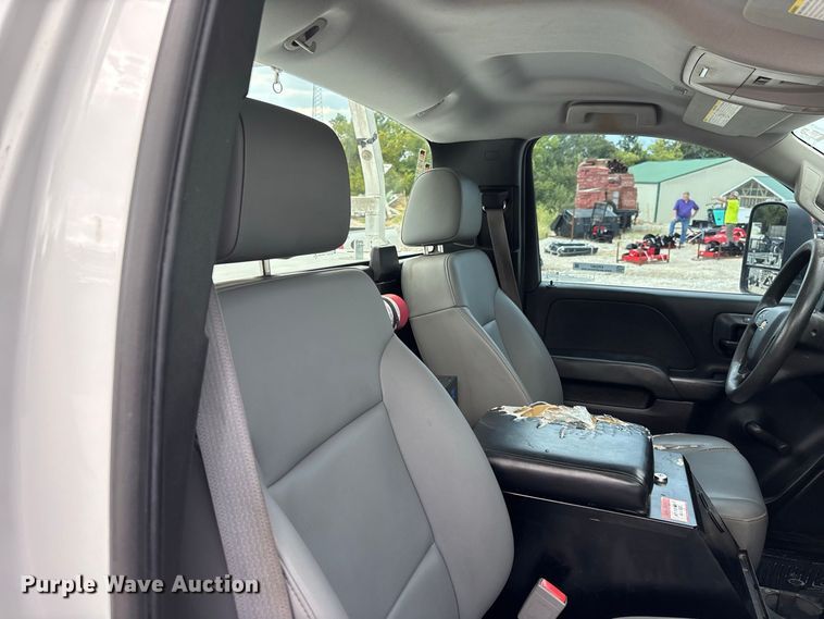 image for item ER3367 2015 Chevrolet Silverado 3500HD utility bed pickup truck