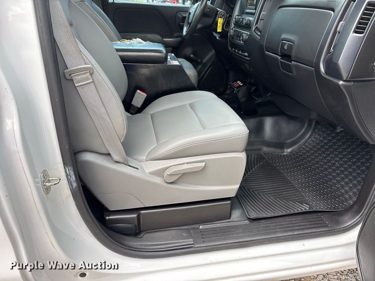 image for item ER3367 2015 Chevrolet Silverado 3500HD utility bed pickup truck