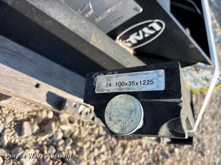 image for item ER3370 Lyais skid steer forks