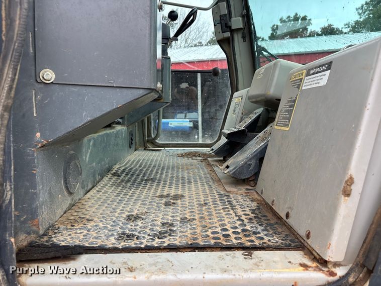image for item ER3371 2003 John Deere 655C Series II track loader