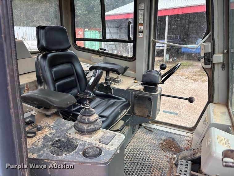 image for item ER3371 2003 John Deere 655C Series II track loader