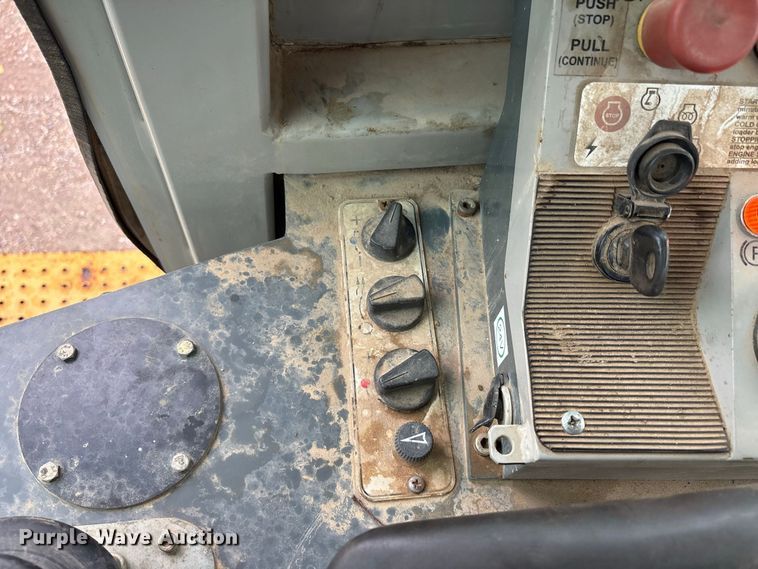 image for item ER3371 2003 John Deere 655C Series II track loader