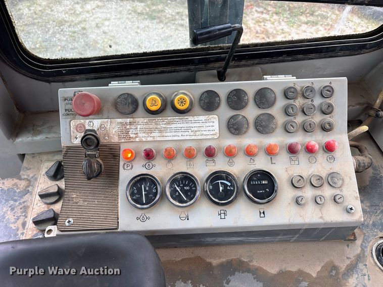 image for item ER3371 2003 John Deere 655C Series II track loader