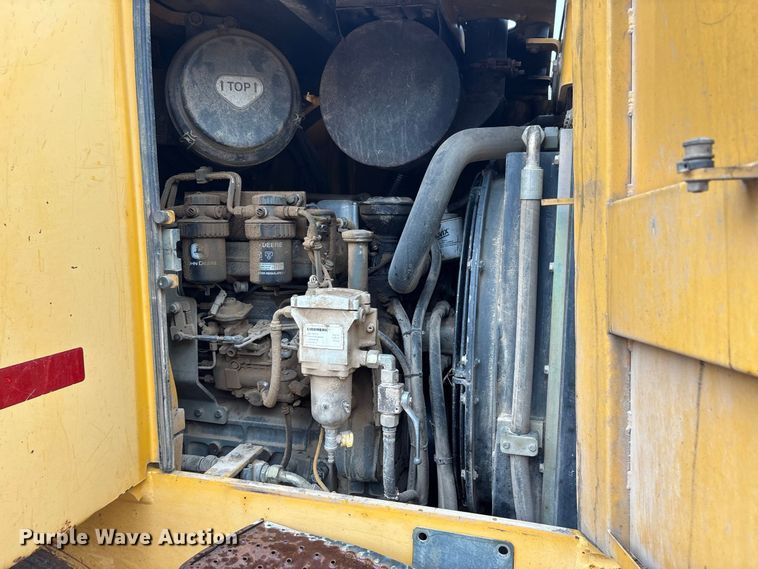 image for item ER3371 2003 John Deere 655C Series II track loader
