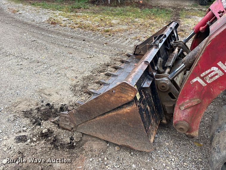 image for item ER3372 2019 Takeuchi TL12V2 tracked skid steer loader