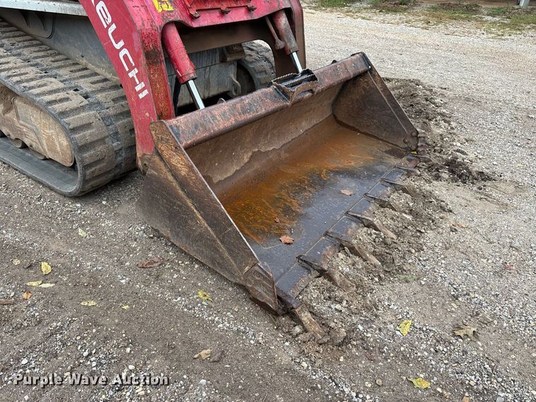 image for item ER3372 2019 Takeuchi TL12V2 tracked skid steer loader