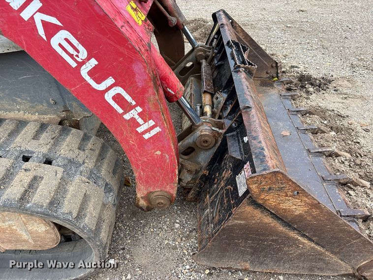 image for item ER3372 2019 Takeuchi TL12V2 tracked skid steer loader