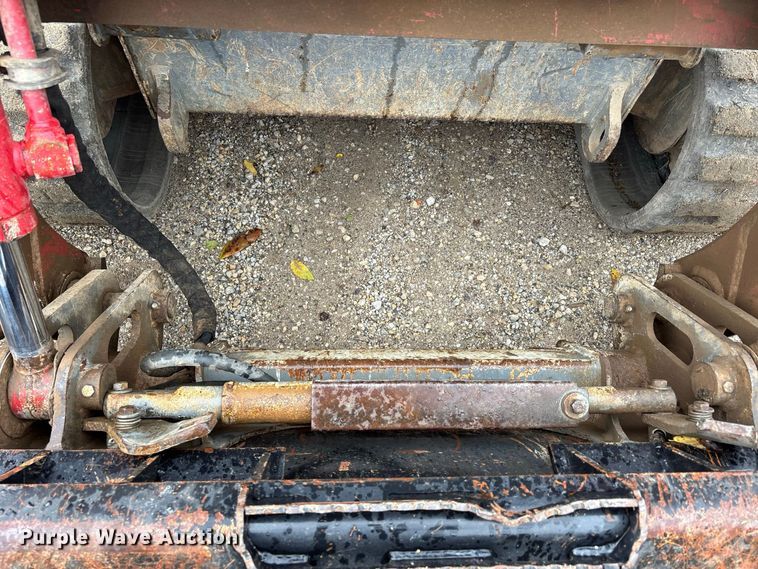 image for item ER3372 2019 Takeuchi TL12V2 tracked skid steer loader