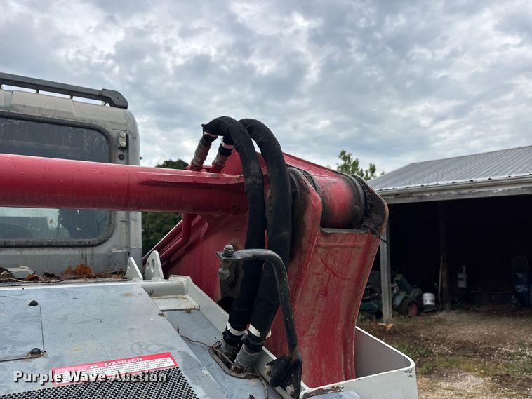 image for item ER3372 2019 Takeuchi TL12V2 tracked skid steer loader