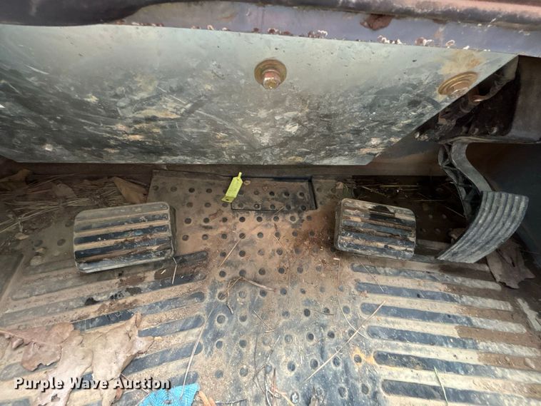 image for item ER3372 2019 Takeuchi TL12V2 tracked skid steer loader