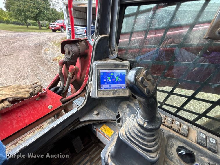 image for item ER3372 2019 Takeuchi TL12V2 tracked skid steer loader