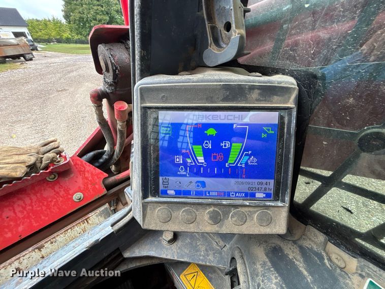 image for item ER3372 2019 Takeuchi TL12V2 tracked skid steer loader