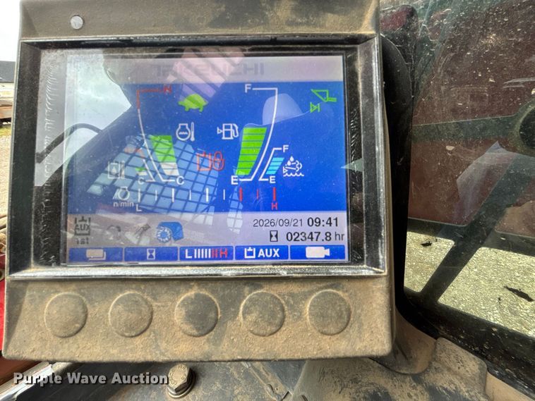 image for item ER3372 2019 Takeuchi TL12V2 tracked skid steer loader