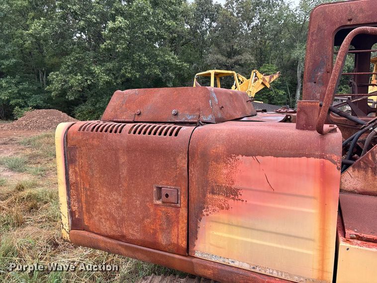 image for item ER3374 1988 John Deere 490D excavator