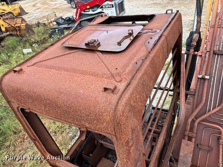 image for item ER3374 1988 John Deere 490D excavator
