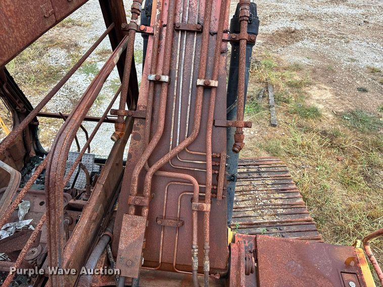 image for item ER3374 1988 John Deere 490D excavator