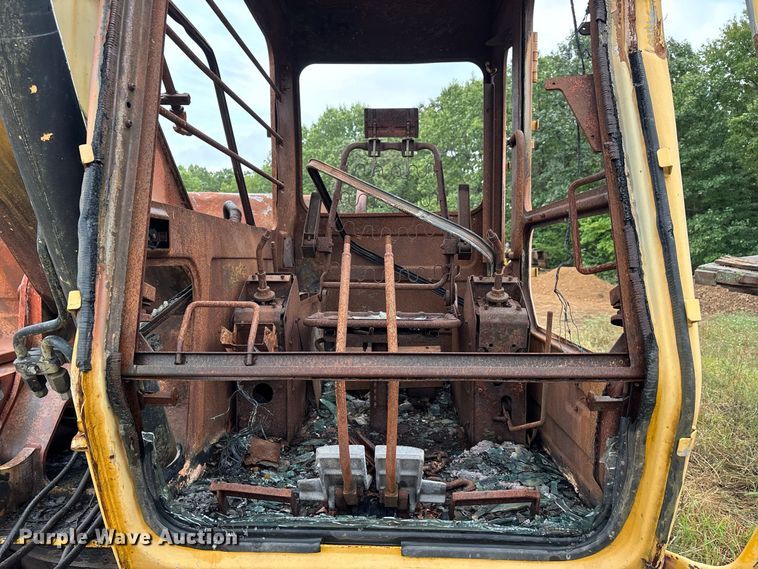 image for item ER3374 1988 John Deere 490D excavator