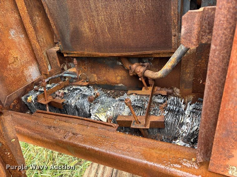 image for item ER3374 1988 John Deere 490D excavator
