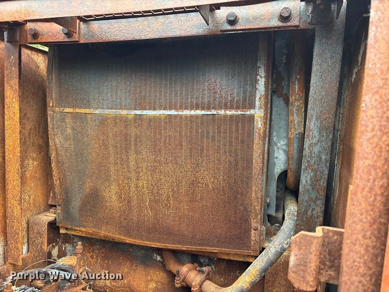 image for item ER3374 1988 John Deere 490D excavator