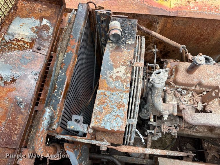 image for item ER3374 1988 John Deere 490D excavator