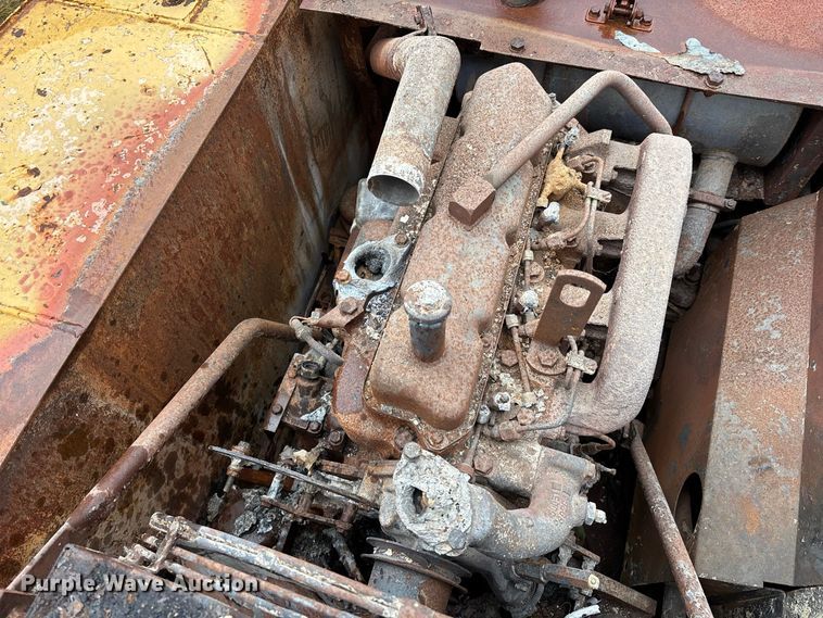 image for item ER3374 1988 John Deere 490D excavator
