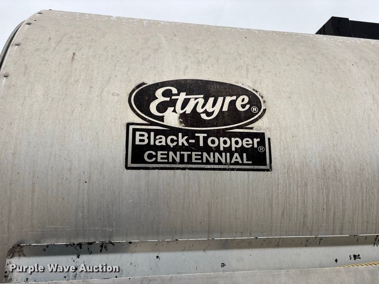 image for item ER3377 2000 International 4700 oil distributor truck