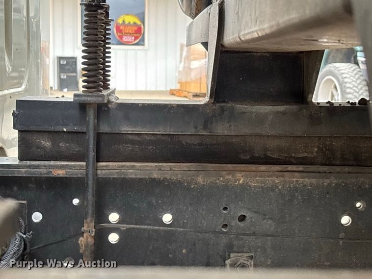 image for item ER3377 2000 International 4700 oil distributor truck