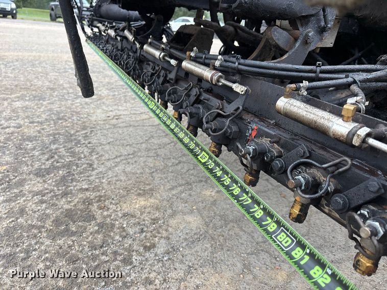 image for item ER3377 2000 International 4700 oil distributor truck
