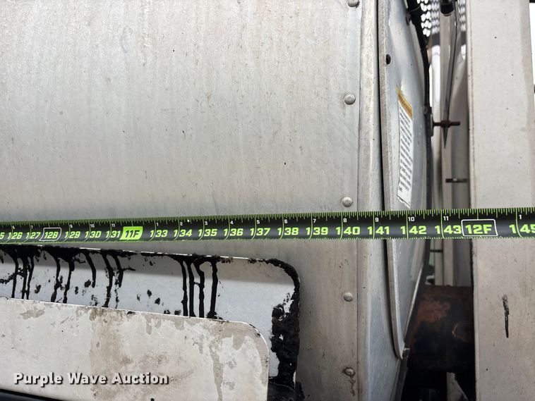 image for item ER3377 2000 International 4700 oil distributor truck