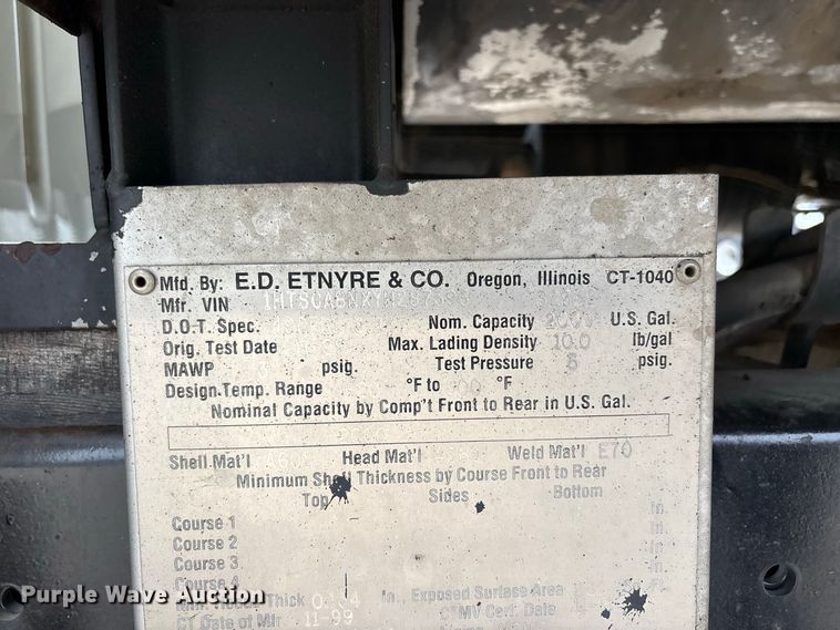 image for item ER3377 2000 International 4700 oil distributor truck